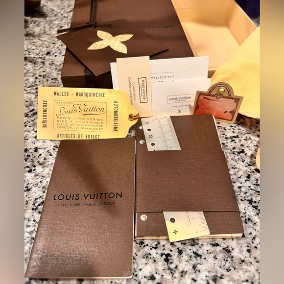 Louis Vuitton Lightest Handbag Agenda PM R21077 original paperwork included - Picture 7 of 9